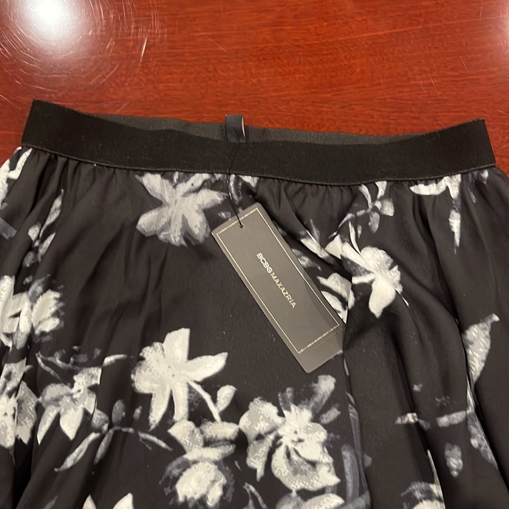 New with tag BCBG MAXAZRIA skirt - Picture 4 of 5